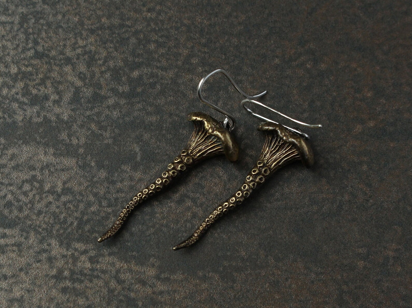 Shoomtacle Earrings - Brass