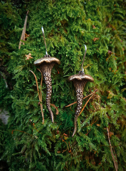 Shoomtacle Earrings - Brass